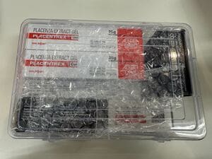 袋バージョンの梱包の中のプラスチックケース正面